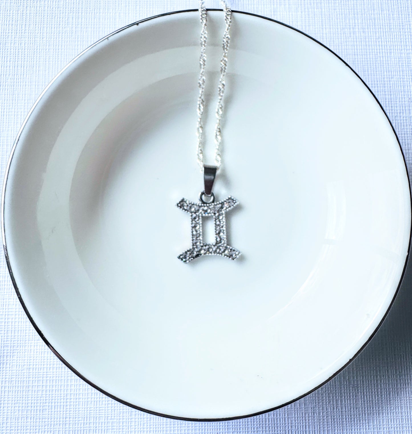 Zodiac charm pendant (chain)