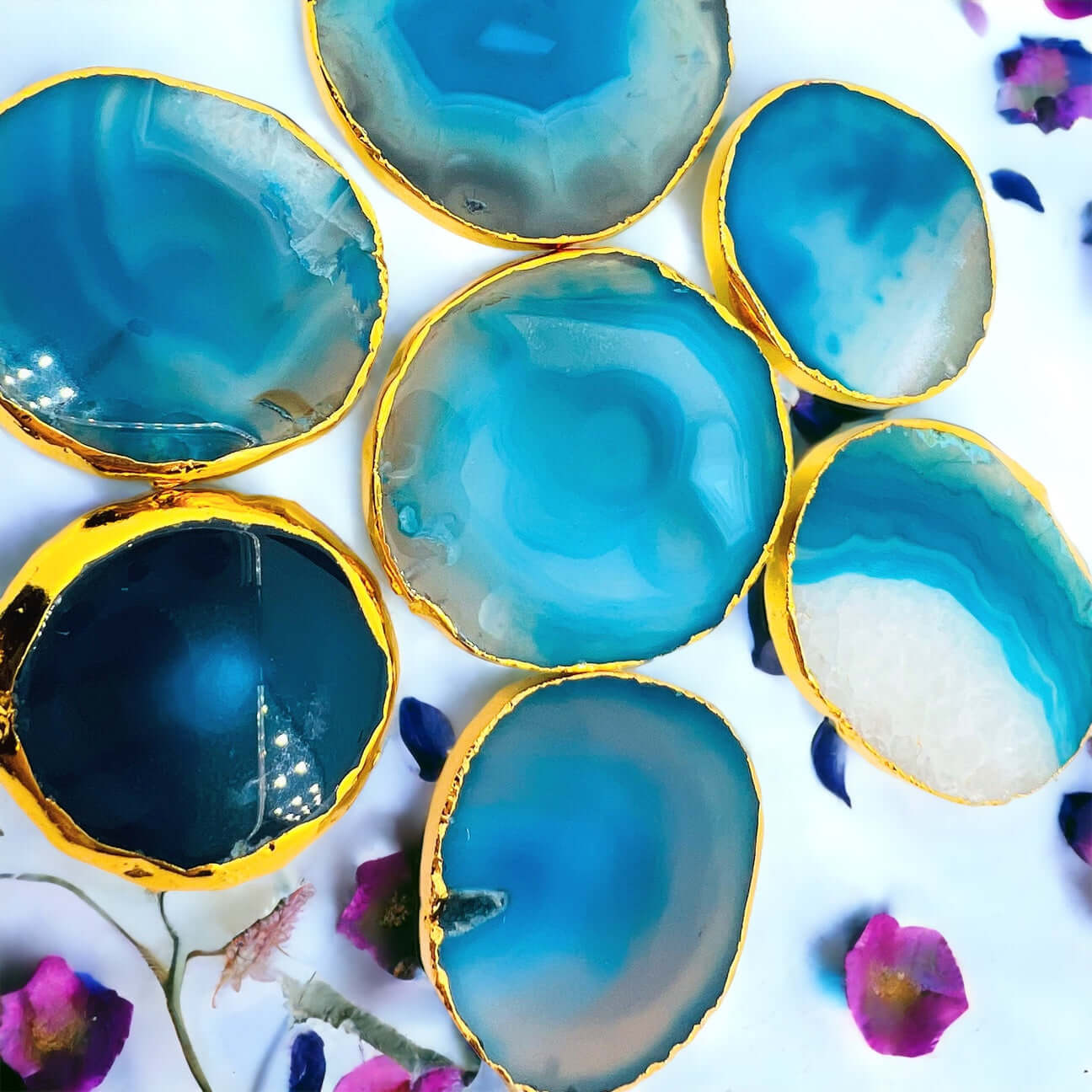 Turquoise agate gold edge pop socket.