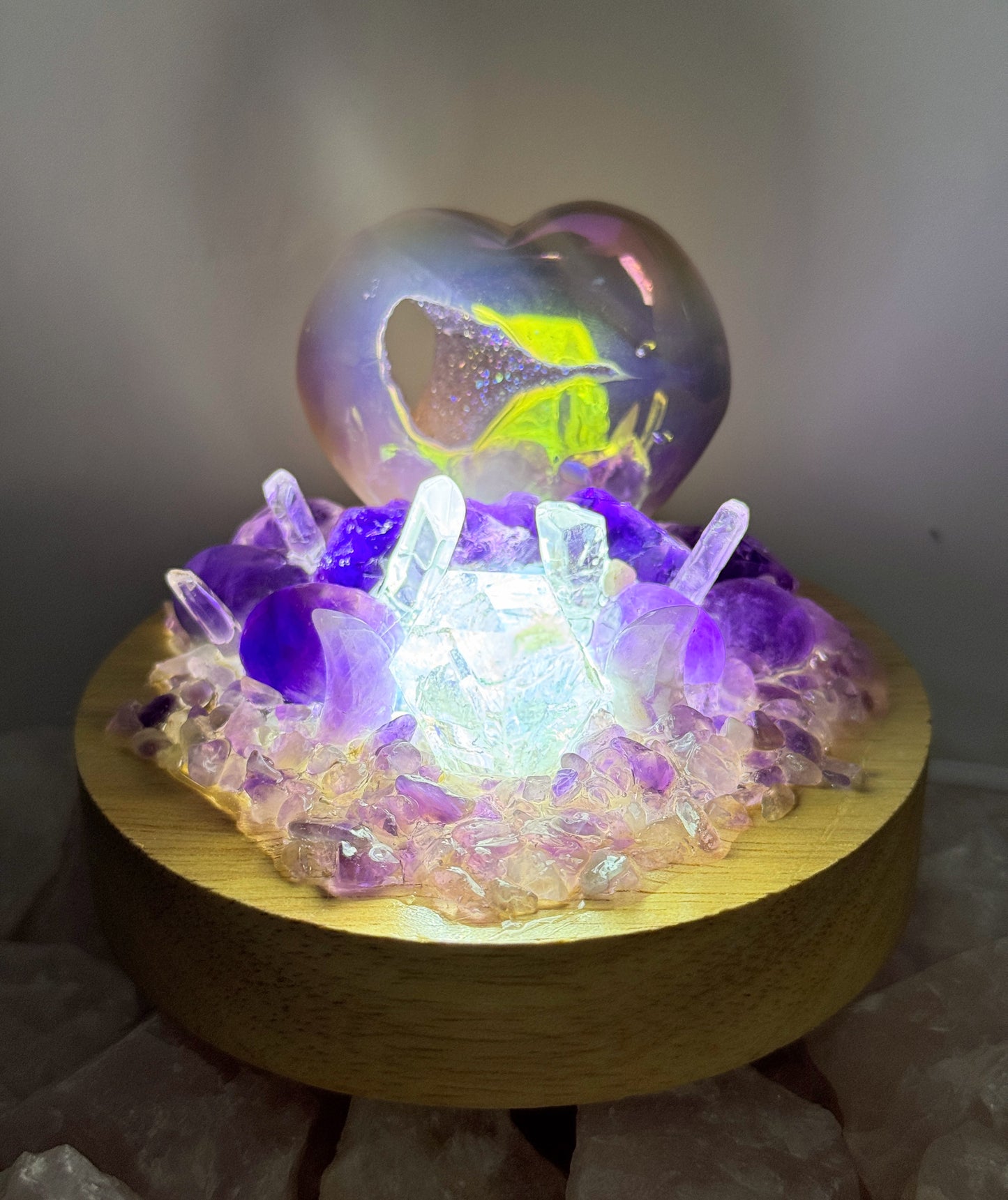 Amethyst Aura Heart Cluster Lamp LG