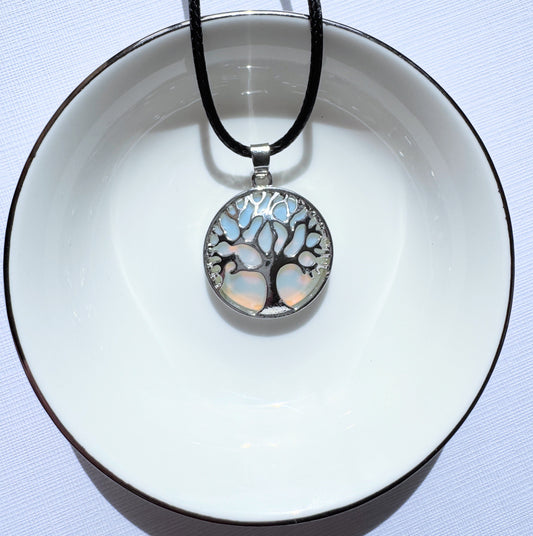 Tree of life round crystal pendants.