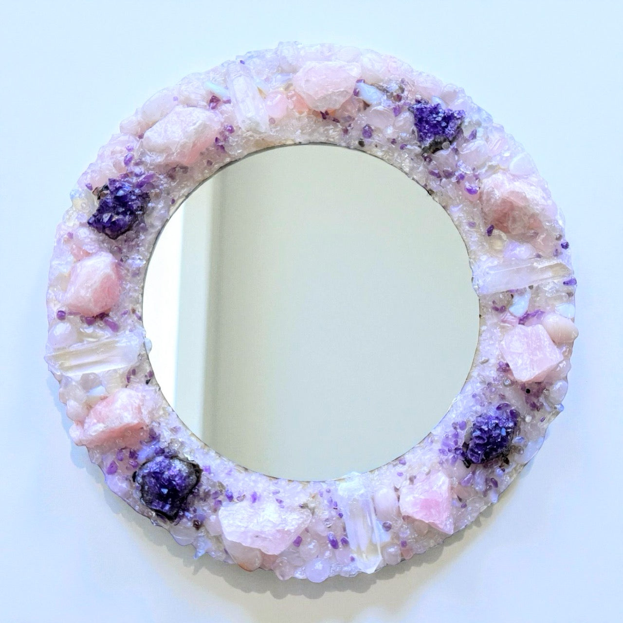Crystal Mirror "Angel Bloom" 28cm with rose quartz and amethyst frame, featuring clear quartz points in soft pink and lilac tones.