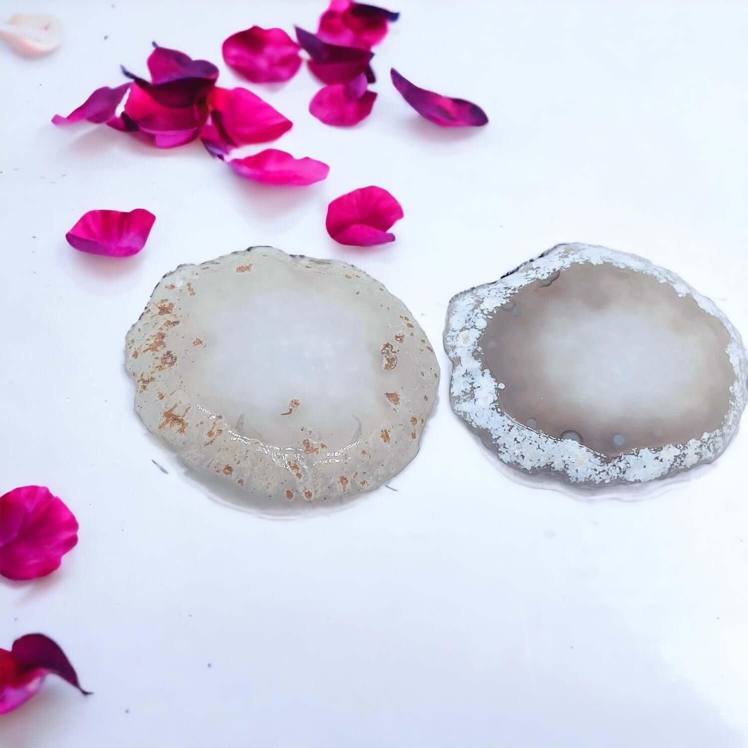 White agate pop socket phone holder with petals on white background