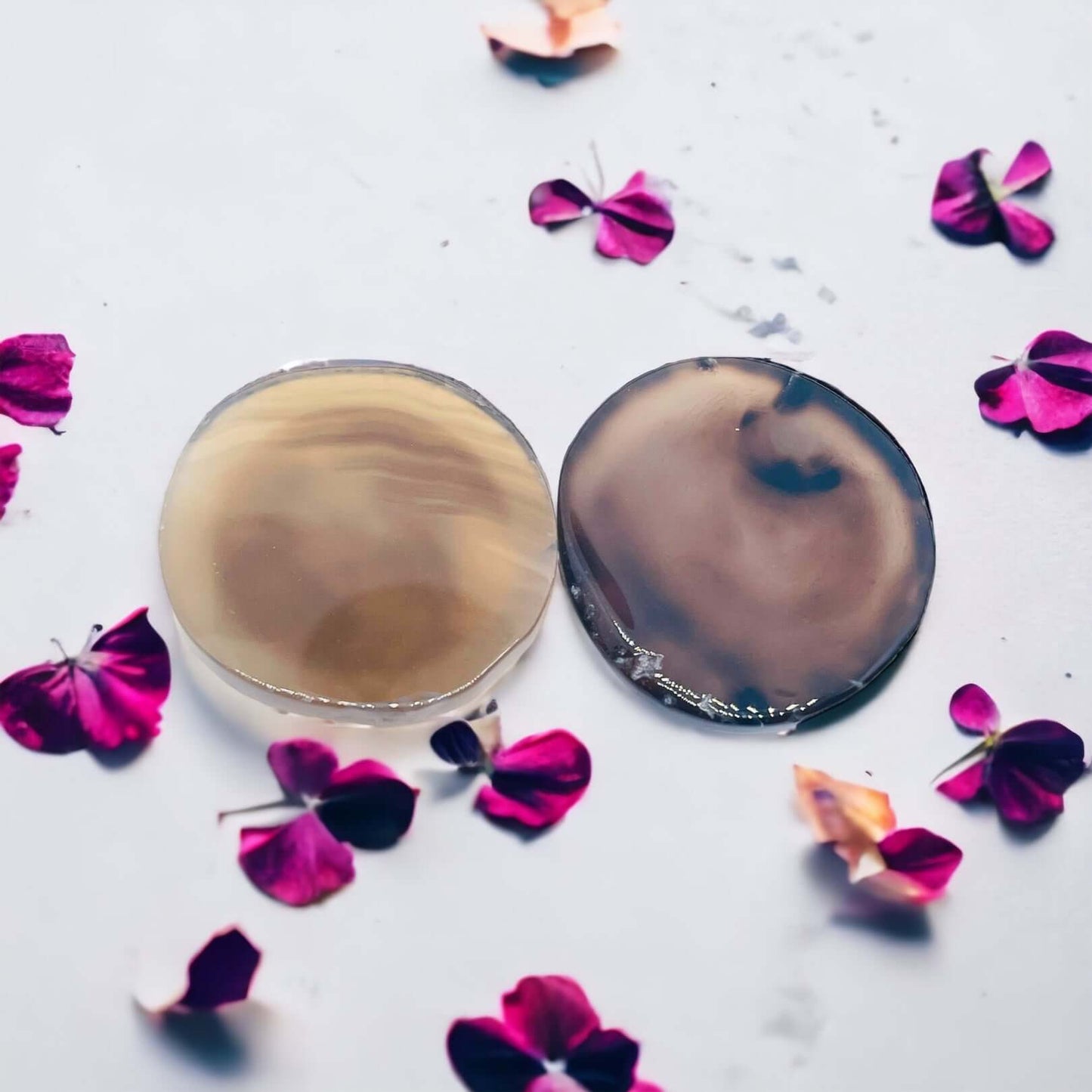 Natural agate pop socket phone holder with petals on white background